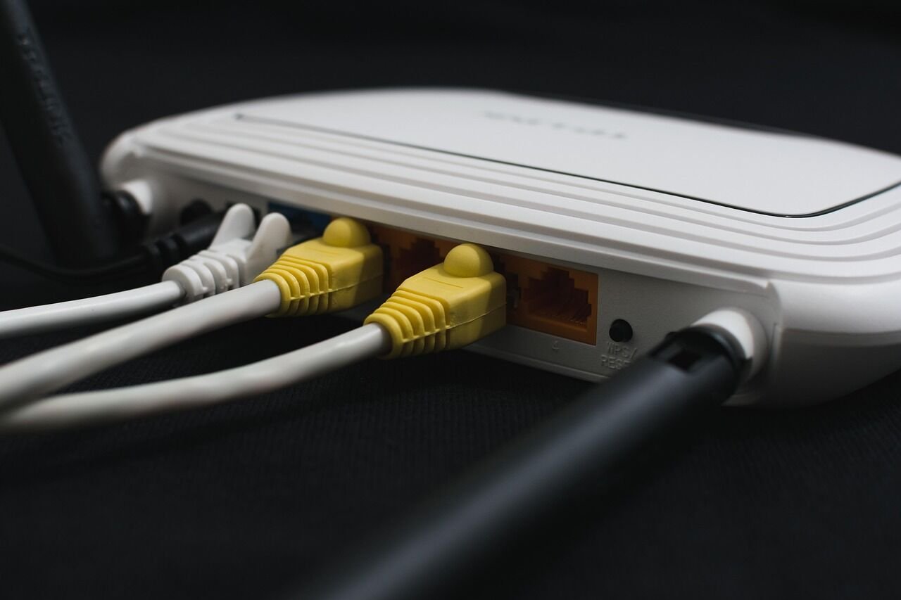 Mesh WiFi untuk Rumah Teres Dua Tingkat di Shah Alam: Atasi Masalah WiFi Lemah di Tingkat Atas Tanpa Upgrade Pakej Internet